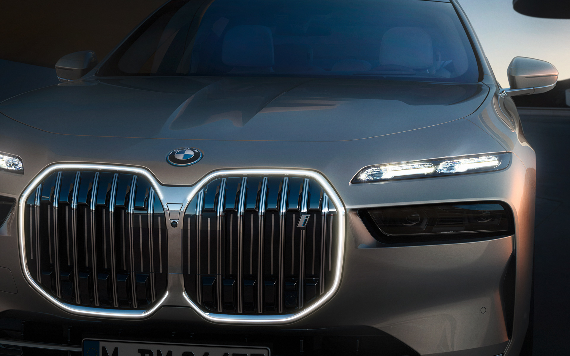 BMW i7 Sedan G70 Exterieur BMW kidney Iconic glow Lichter switched on 